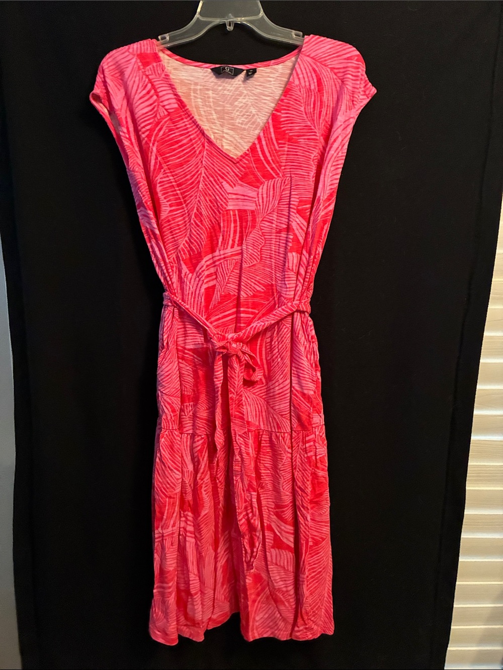 G by Giuliana Pink Leaf-Print V-Neck Tie-Waist Midi Dress